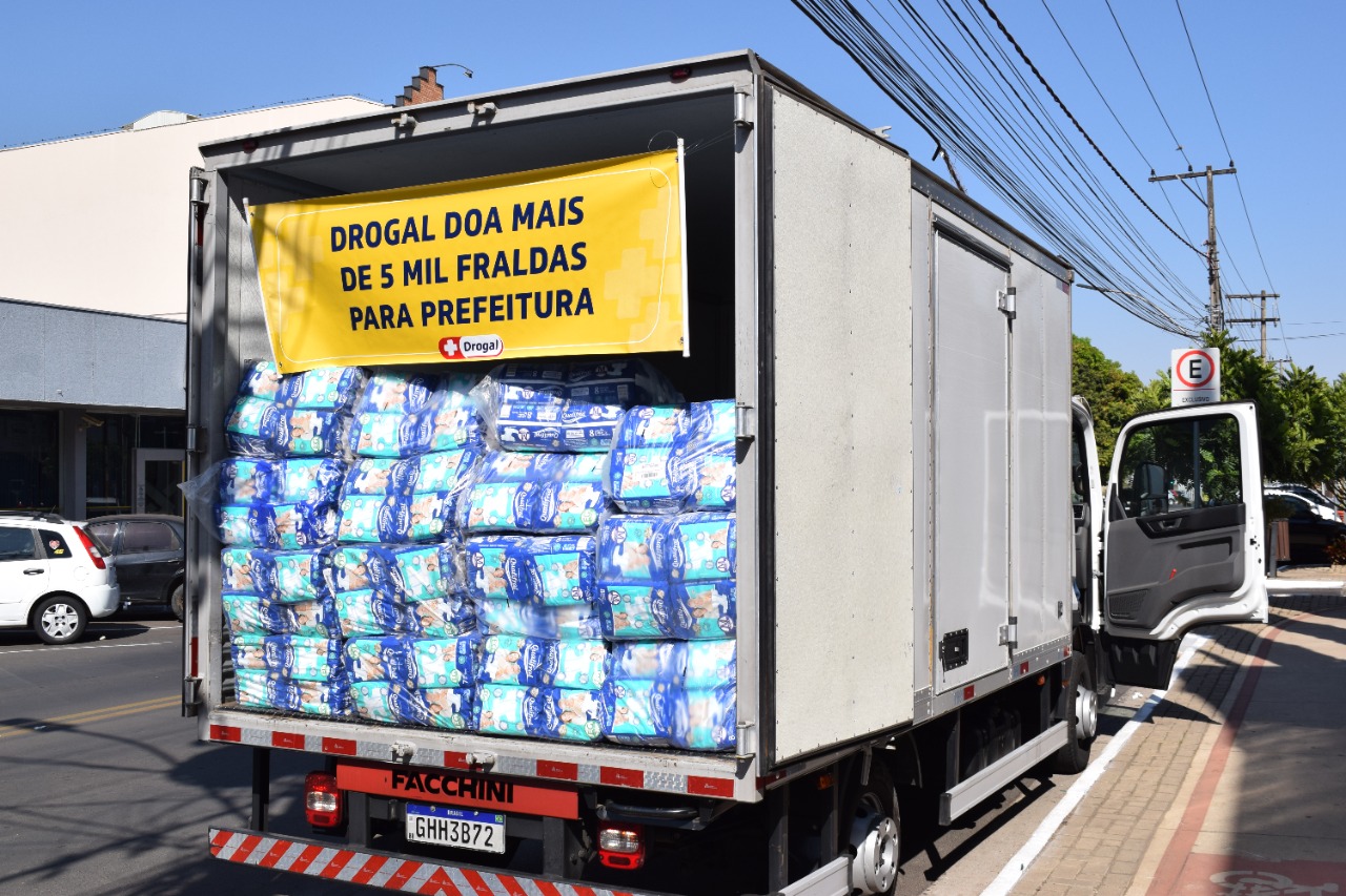 Rede Drogal inaugura 1ª unidade em Itaí e doa 5 mil fraldas geriátricas  para Prefeitura, Farol Notícias