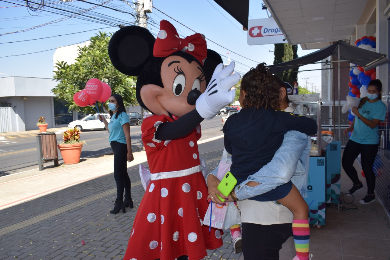 Rede Drogal inaugura 1ª unidade em Itaí e doa 5 mil fraldas geriátricas  para Prefeitura, Farol Notícias